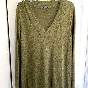 Harlowe & Graham olive green sweater. Light fleece perfect for fall weather
